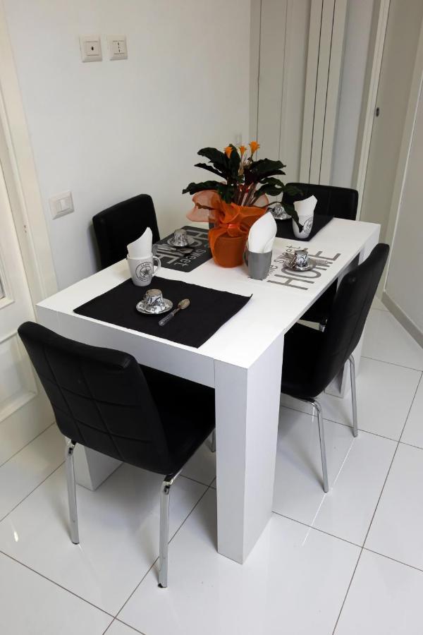 Roma Castel Nepi Home Near Colosseo Εξωτερικό φωτογραφία